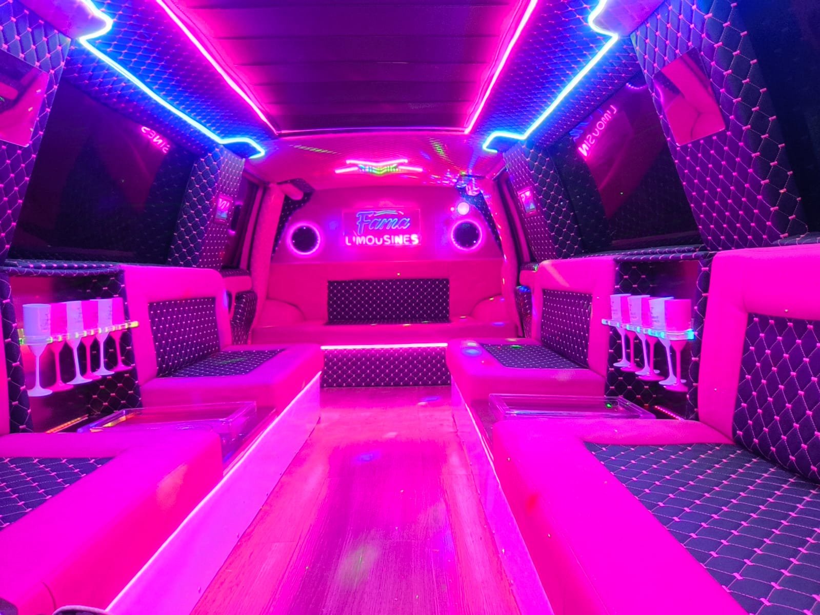 Limousine - Ideal para seus eventos.
